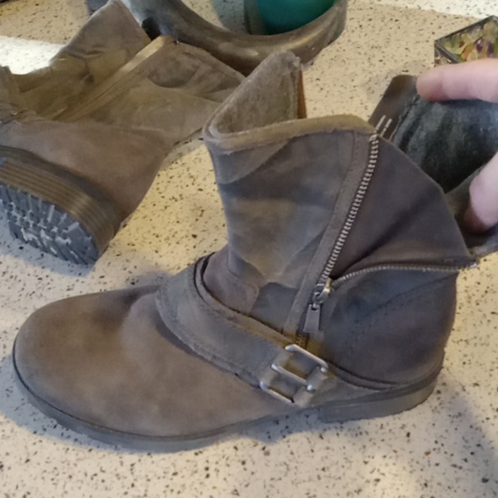 Ladies size 9.5 Clark's boots - Picture 8 of 8